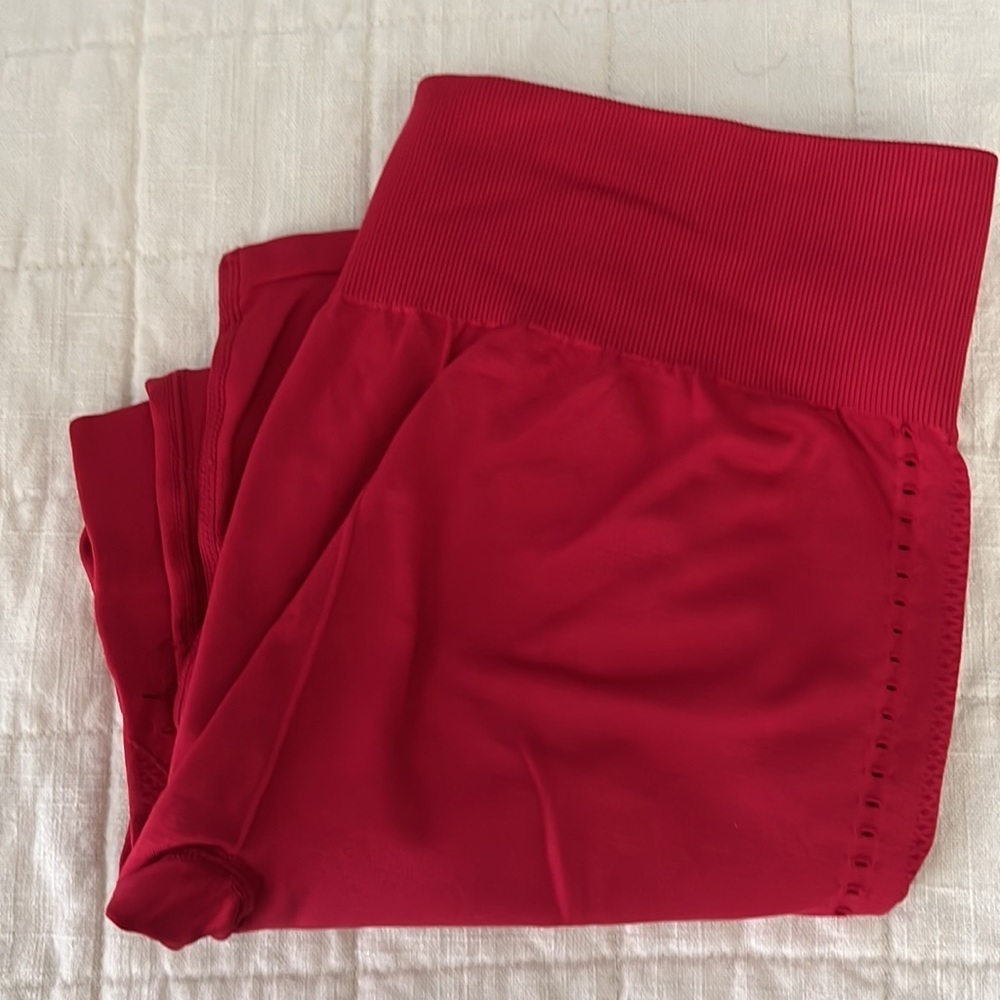 NWT Fabletics Delta Seamless Capri Legging Size Medium Red